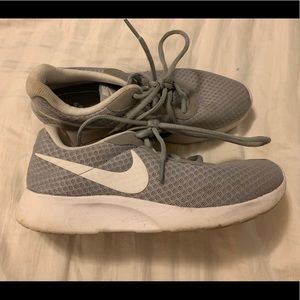 Women’s Nike Tanjun Grey Size 7